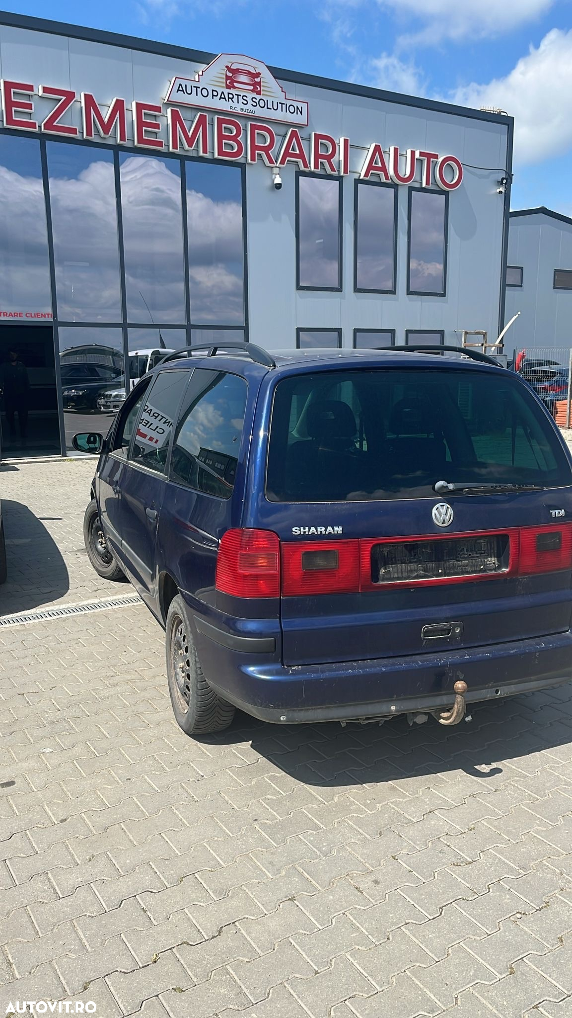 Dezmembram Volkswagen Sharan 1.9 diesel din 2003 - 2