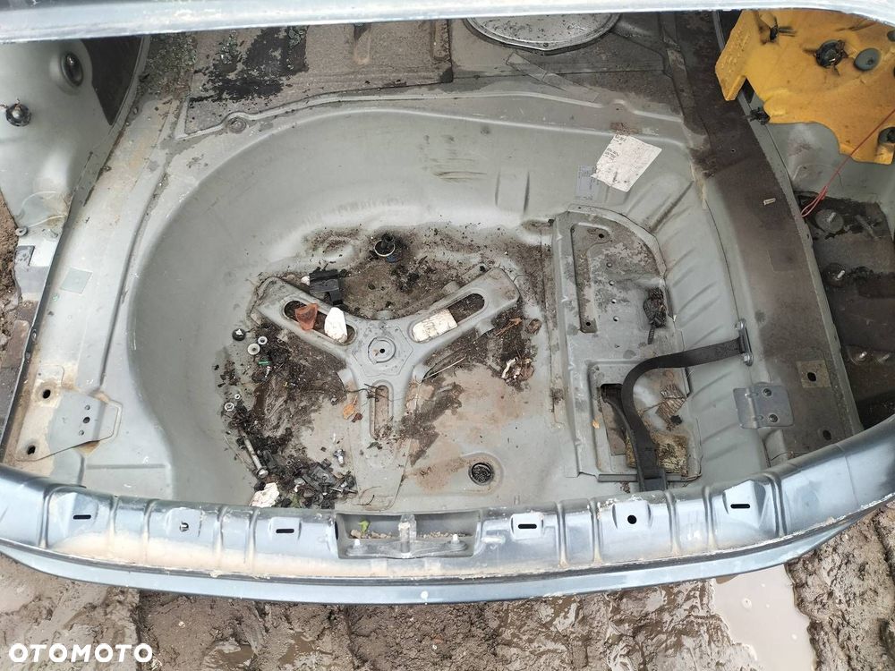 WANNA BAGAŻNIKA PAS TYLNY AUDI A6 C6 LZ7R - 2