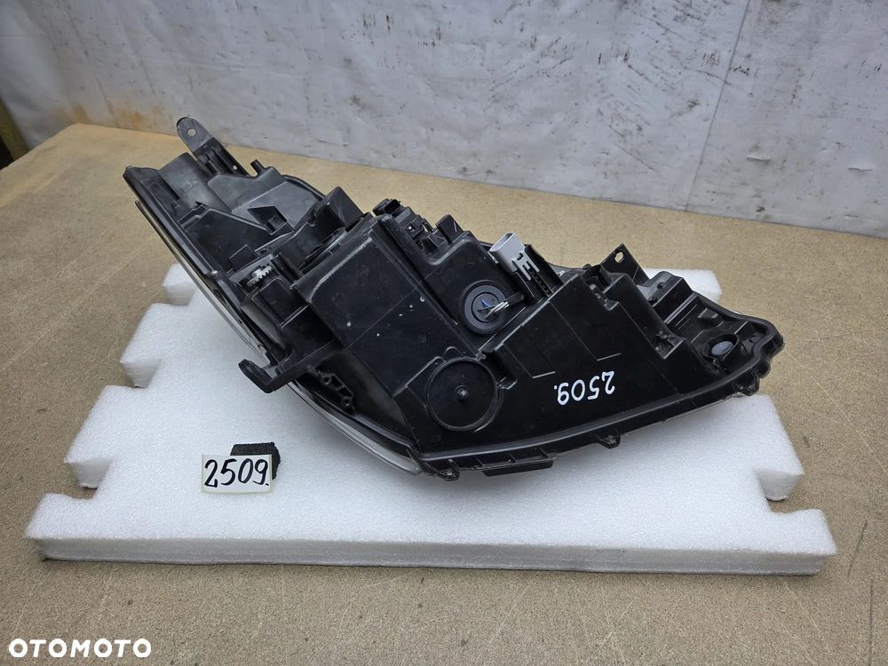 Toyota Yaris III 3 lift 17-20r lampa lewy lewa przód przednia - 12