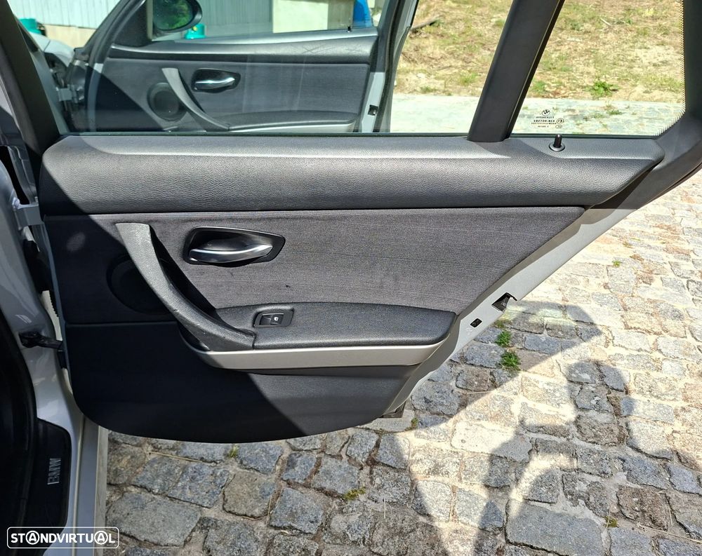 BMW 320 d Sport - 15