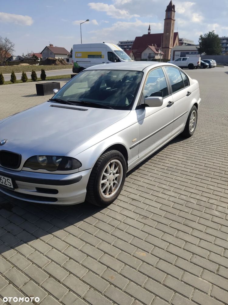 BMW Seria 3 318i - 4