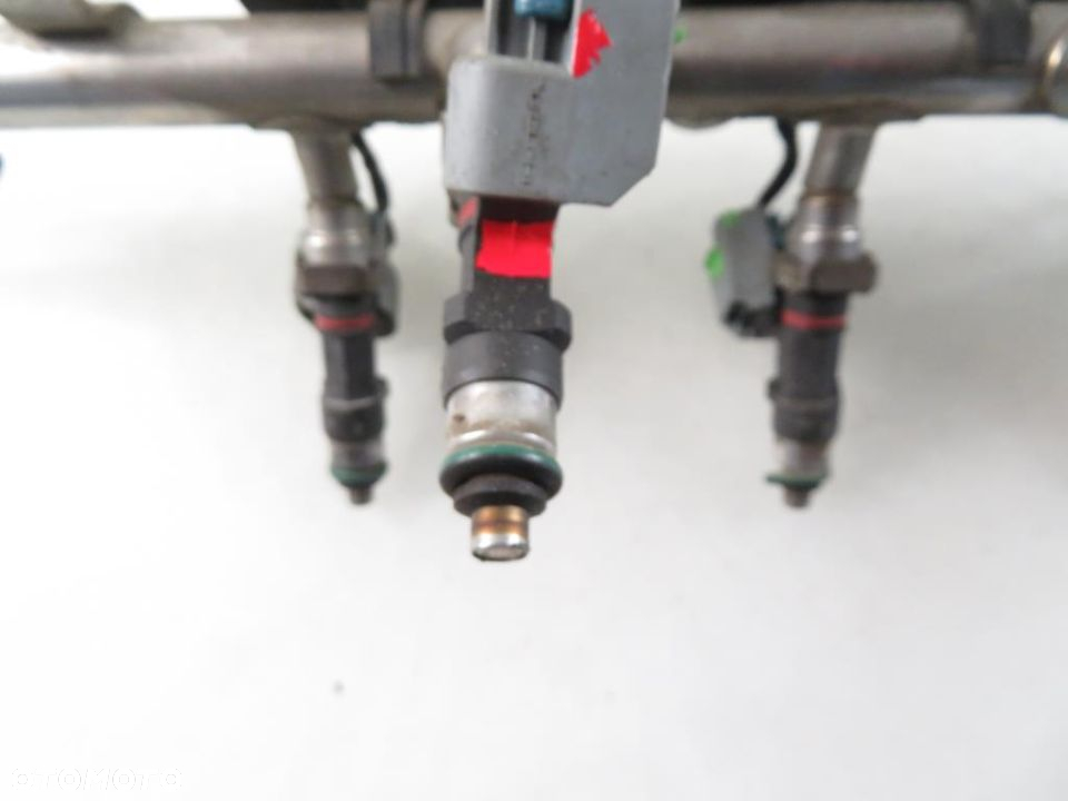 LISTWA WTRYSKOWA GMC ACADIA 3.6 - LY7 12604672 12602221 12603212 LY7 - 7