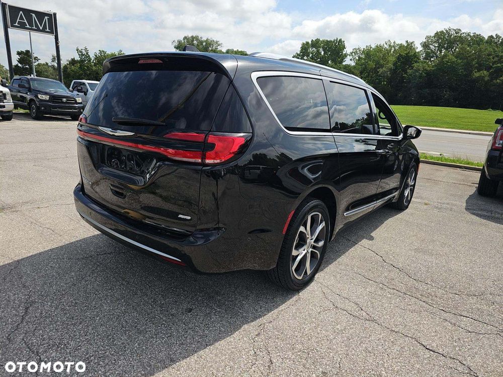 Chrysler Pacifica - 2