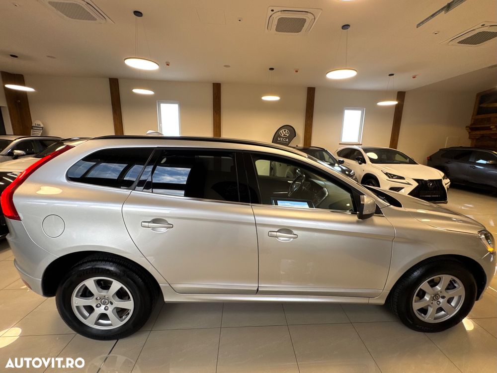 Volvo XC 60 D4 AWD Geartronic Momentum - 6
