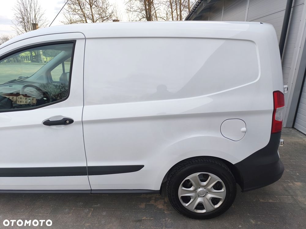 Ford Transit Courier - 13