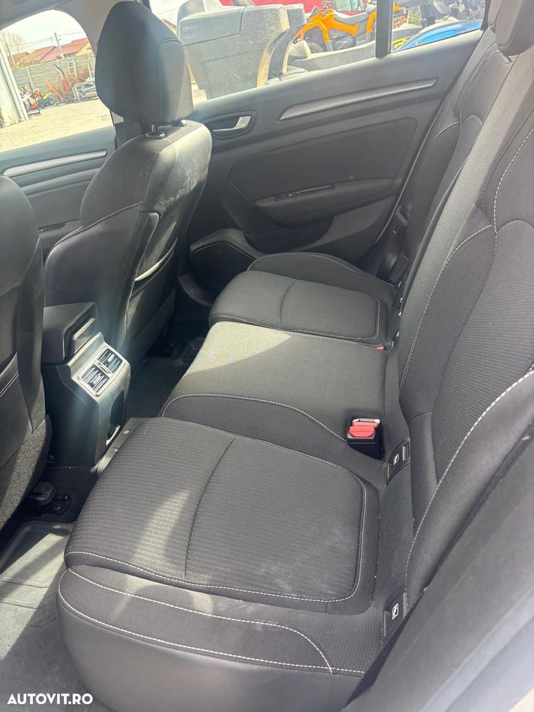 Renault Megane TCE 114 GPF Life - 10