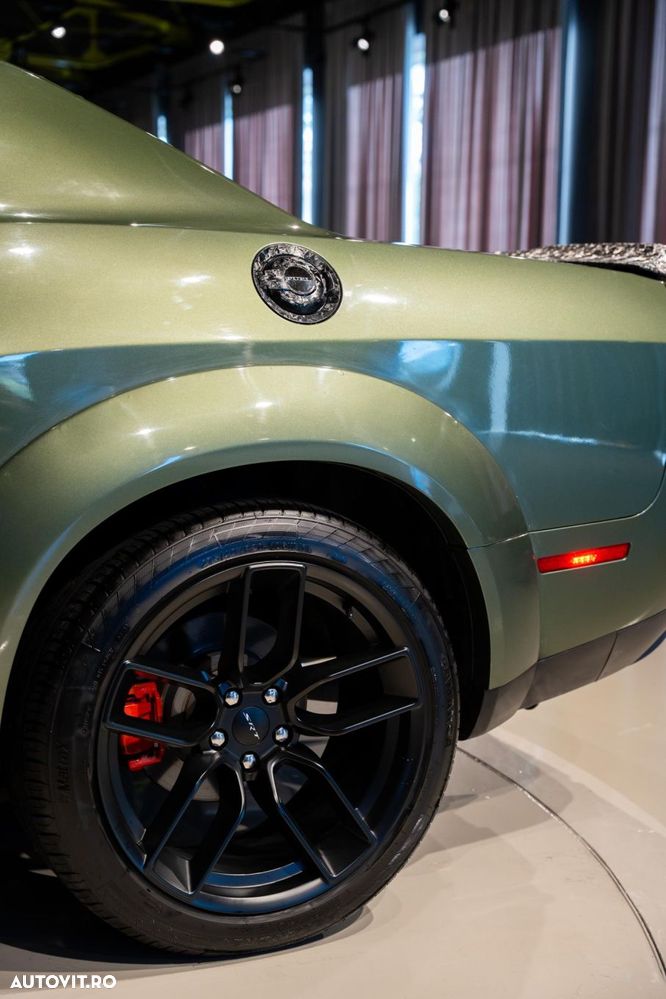 Dodge Challenger - 27