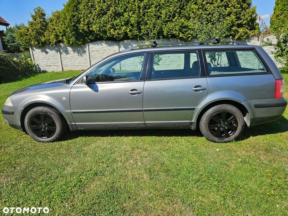 Volkswagen Passat 1.8T Basis - 2