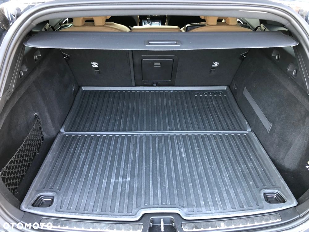 Volvo V60 T6 AWD Momentum Pro - 21