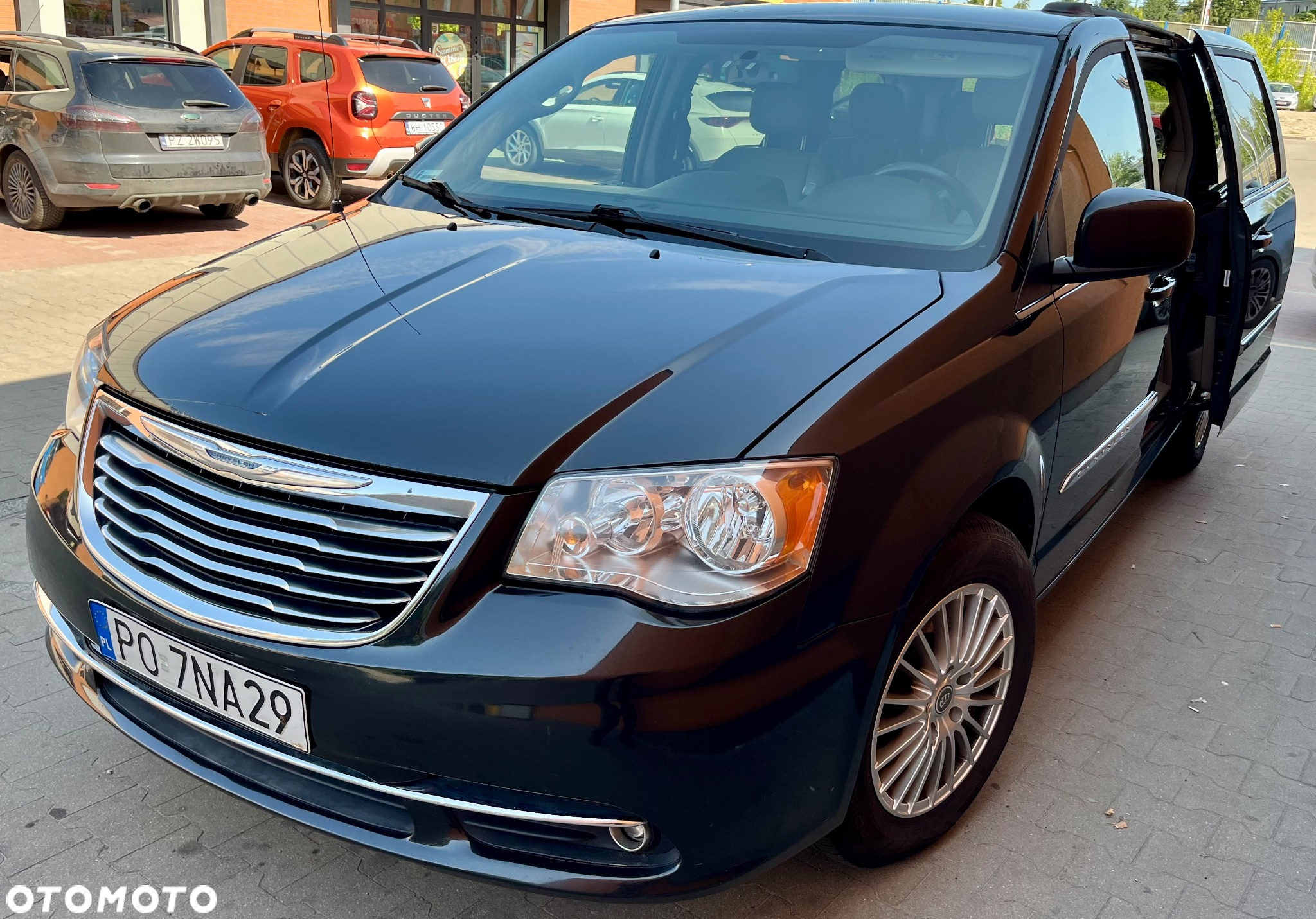 Chrysler Town & Country - 2