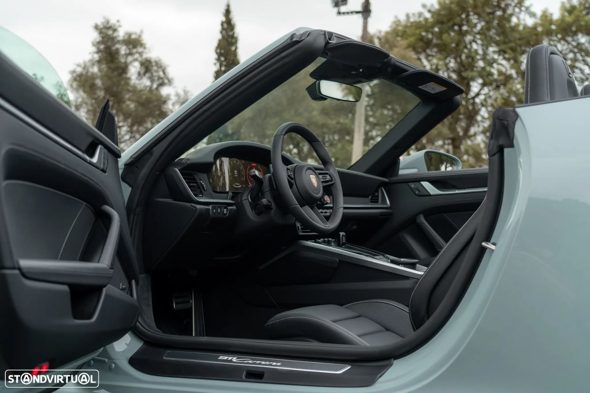 Porsche 911 (992) Carrera - 16