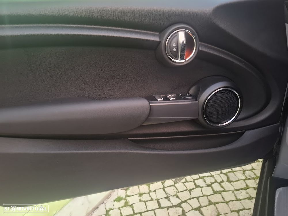 MINI Cabrio Cooper Essential - 10