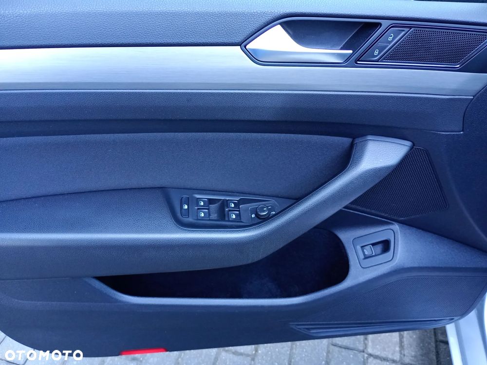 Volkswagen Passat 1.4 TSI BMT Trendline - 13
