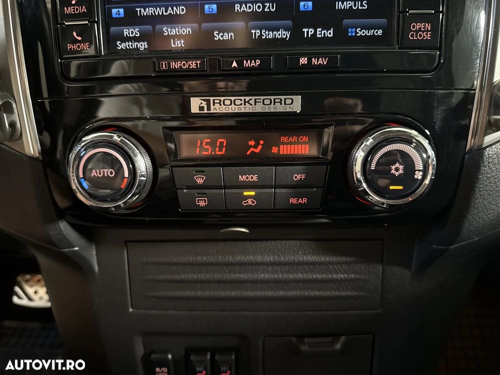 Mitsubishi Pajero - 20