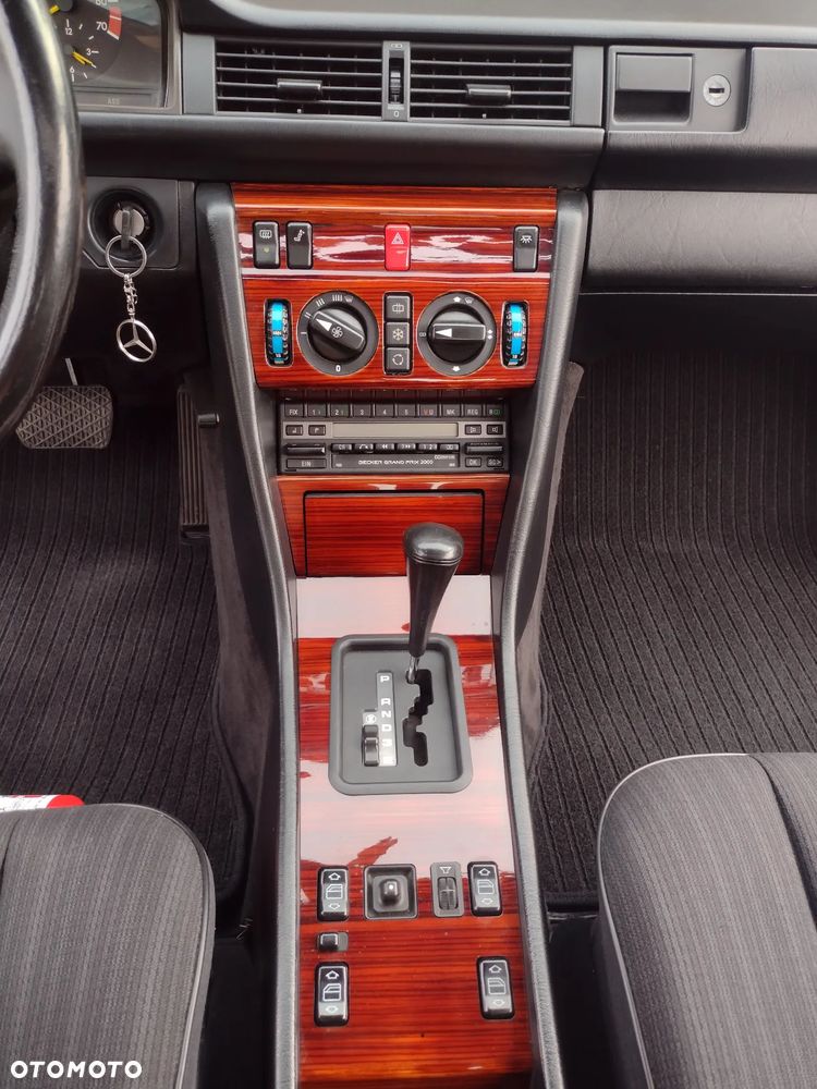Mercedes-Benz W124 (1984-1993) ver-300-4--matic - 8