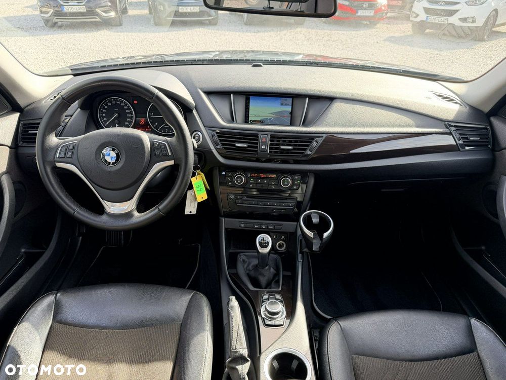 BMW X1 sDrive18d xLine - 33