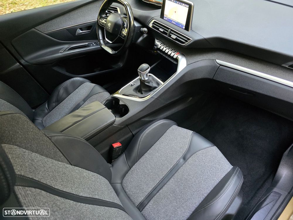 Peugeot 3008 1.2 PureTech Allure - 25