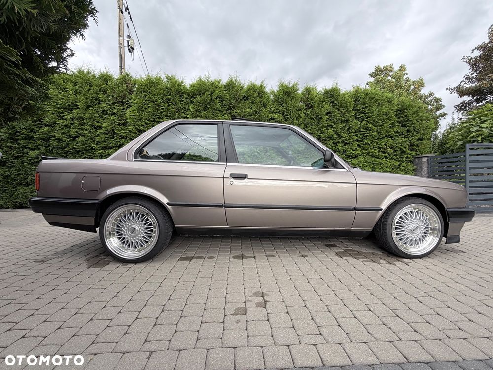 BMW Seria 3 318i - 12