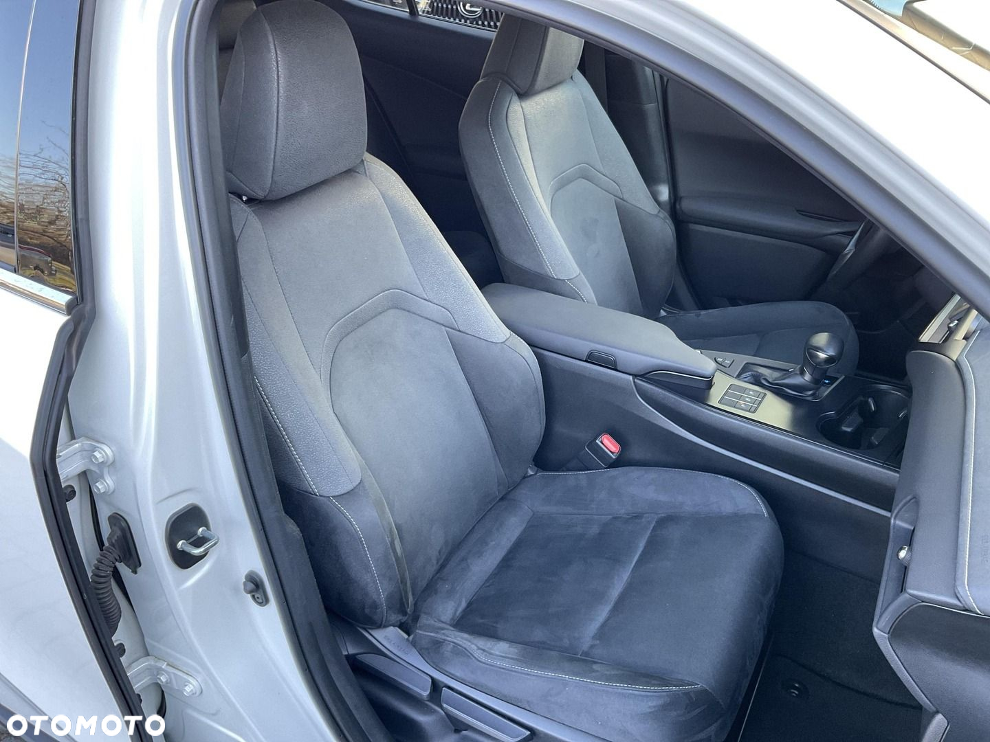 Lexus UX - 15