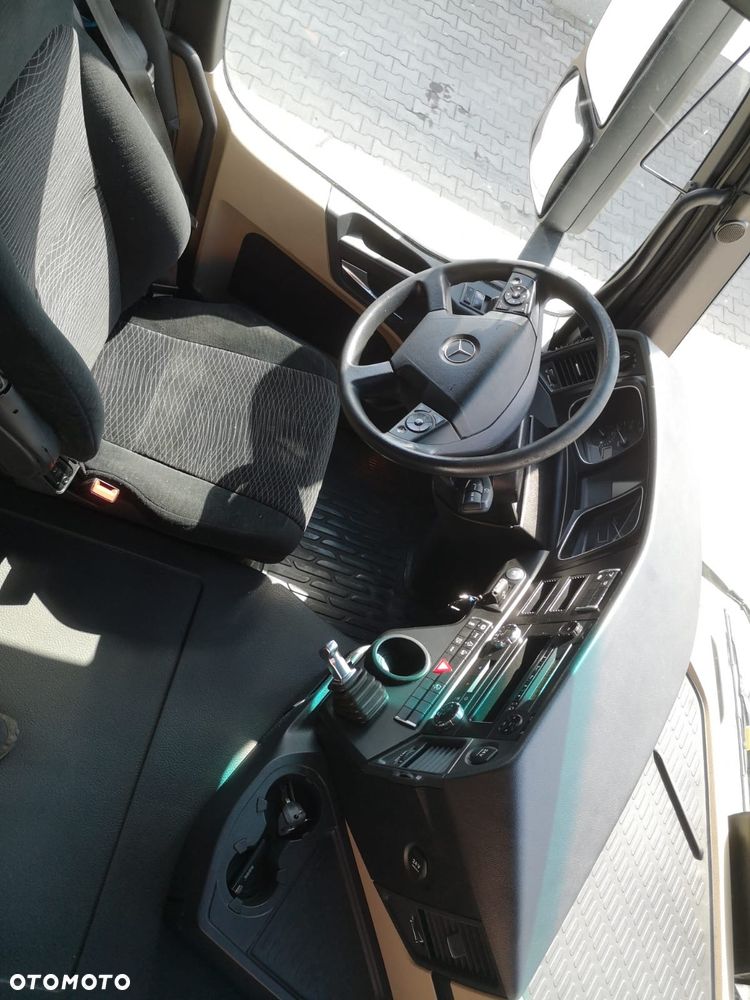 Mercedes-Benz Actros - 9