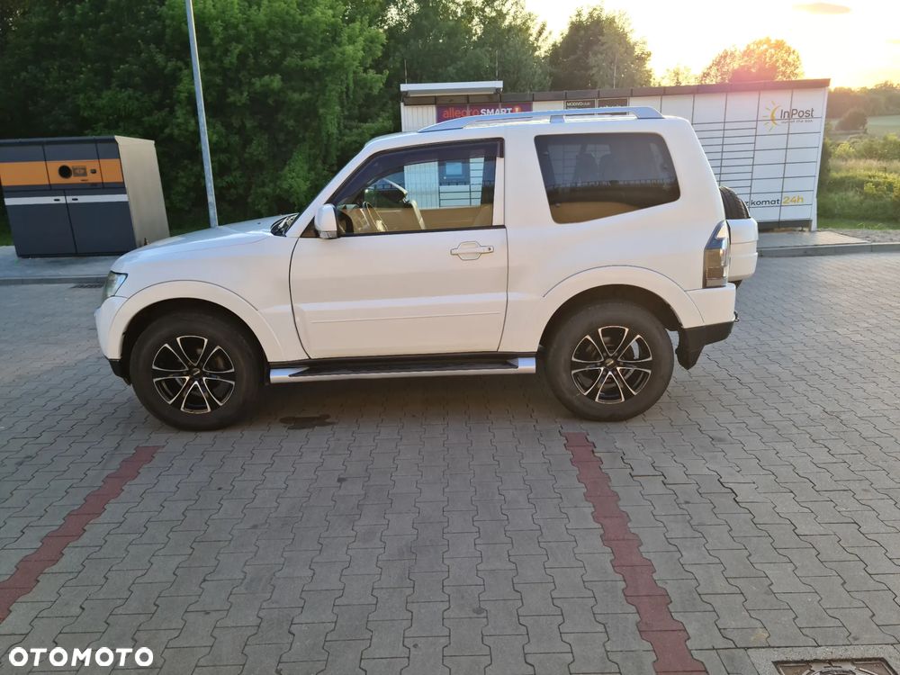 Mitsubishi Pajero - 2