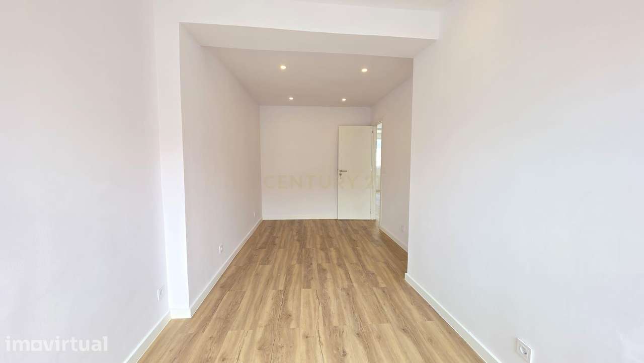 T2 Totalmente Remodelado em Queluz – Pronto a Habitar - Grande imagem: 3/18