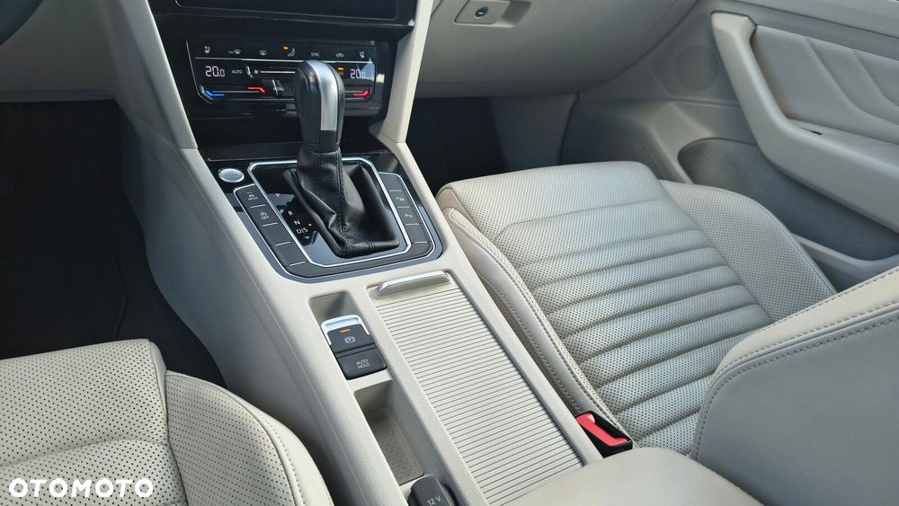 Volkswagen Passat - 34