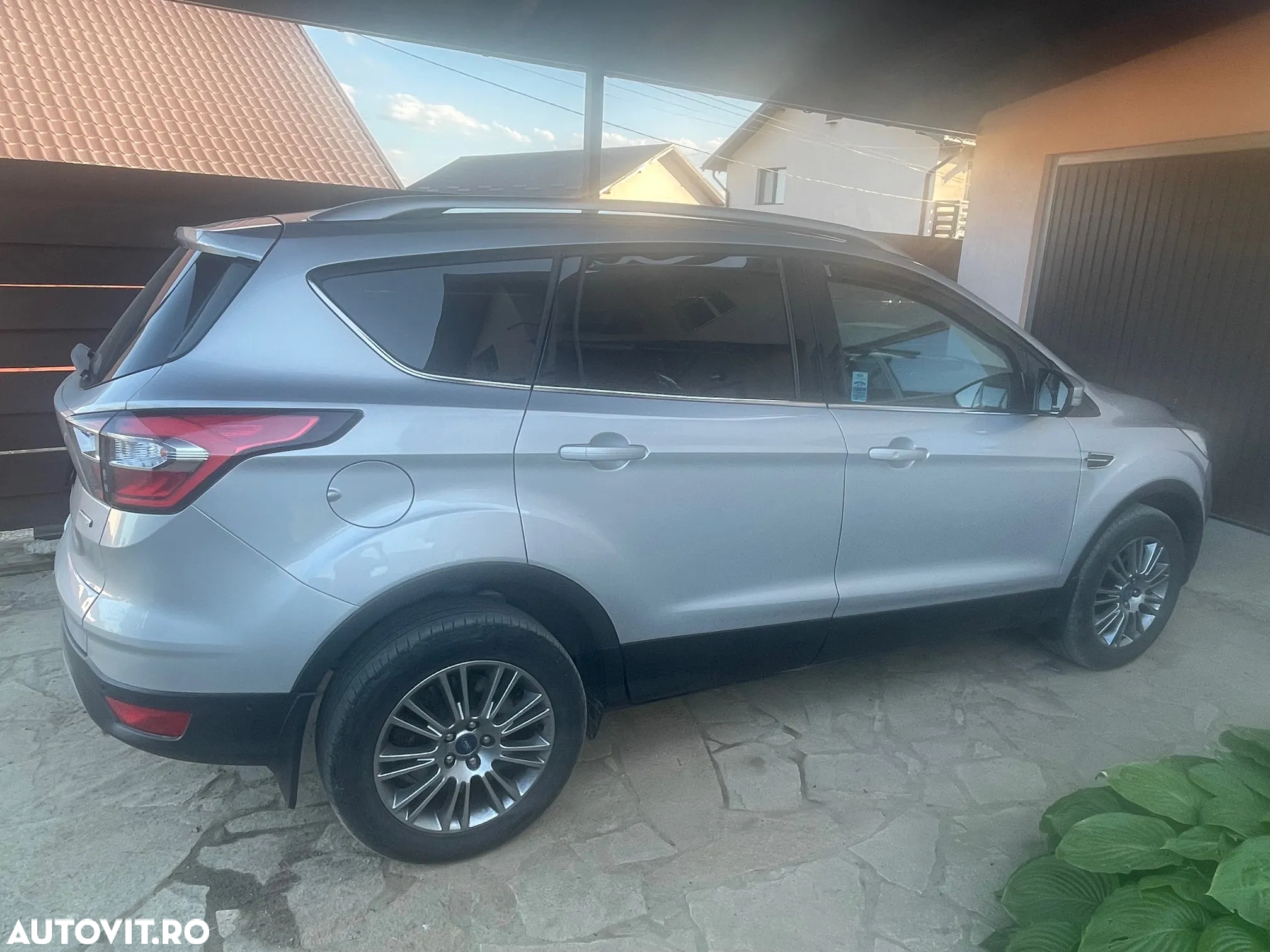 Ford Kuga 1.5 EcoBoost 2WD Titanium - 4