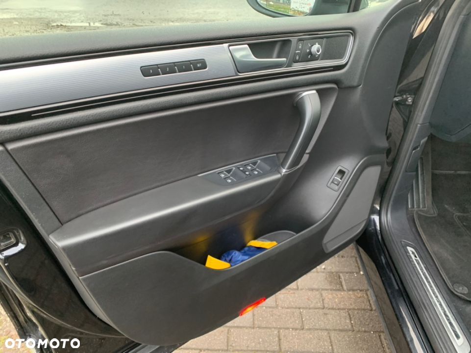 Volkswagen Touareg 3.0 V6 TDI BMT Perfectline R-Style - 12