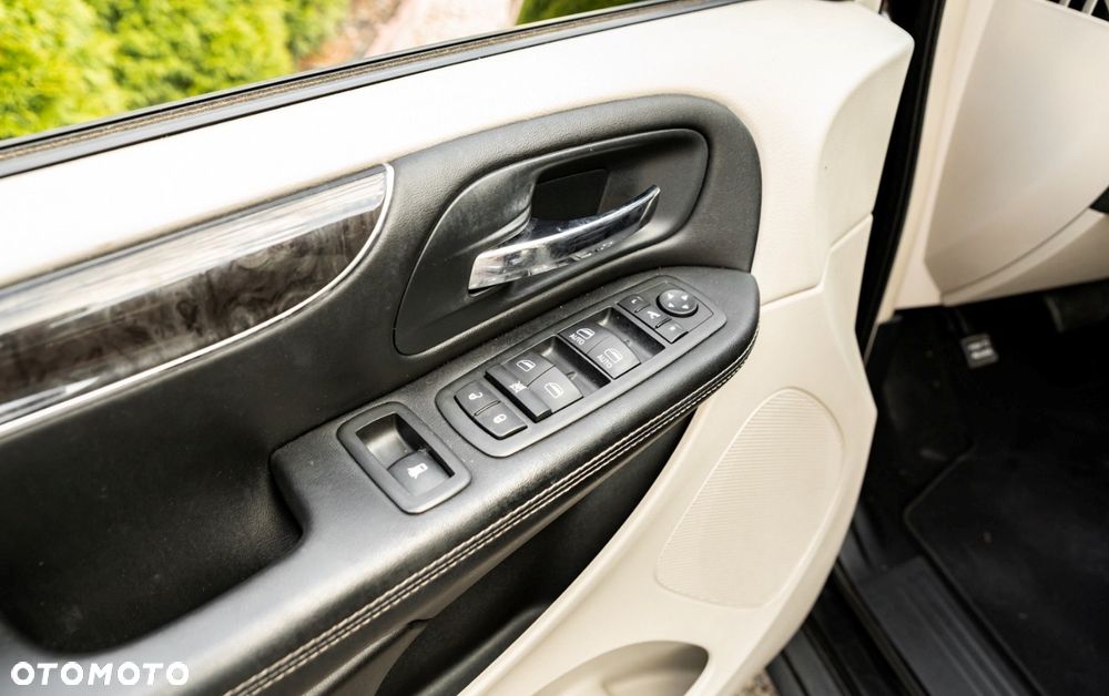 Lancia Voyager 3.6 Platinum - 9