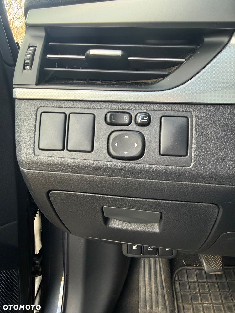 Toyota Avensis 1.8 Premium - 26