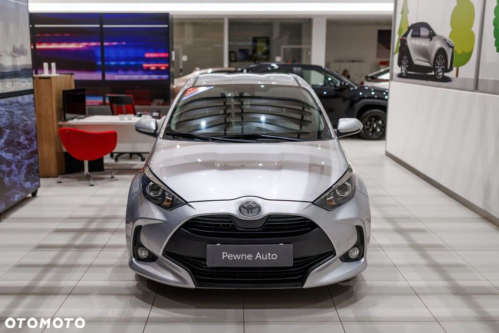 Toyota Yaris 2023 photo 2