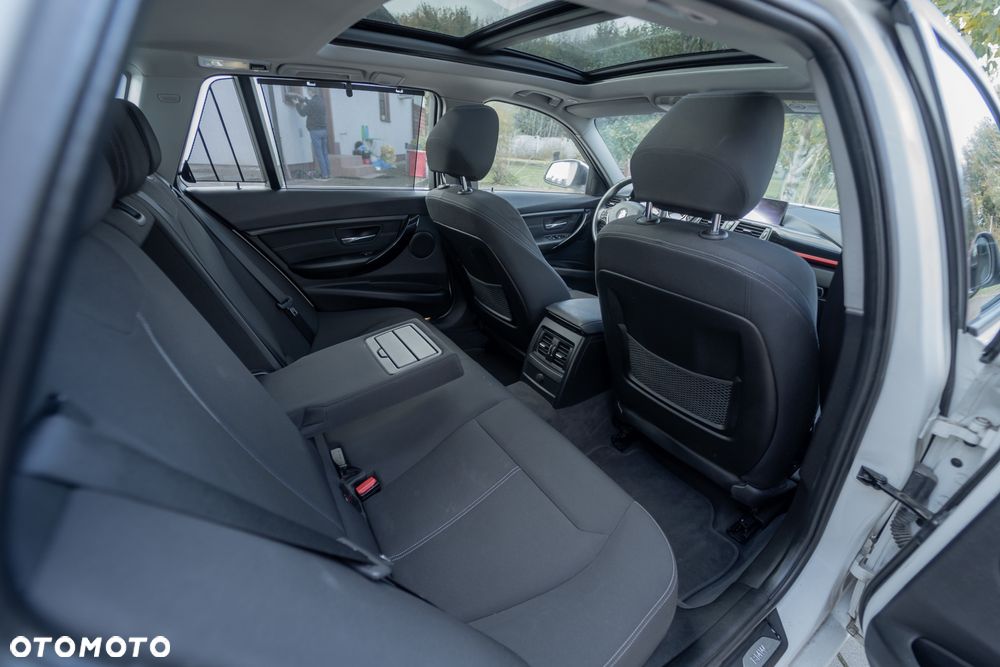 BMW Seria 3 318d Sport Line - 14