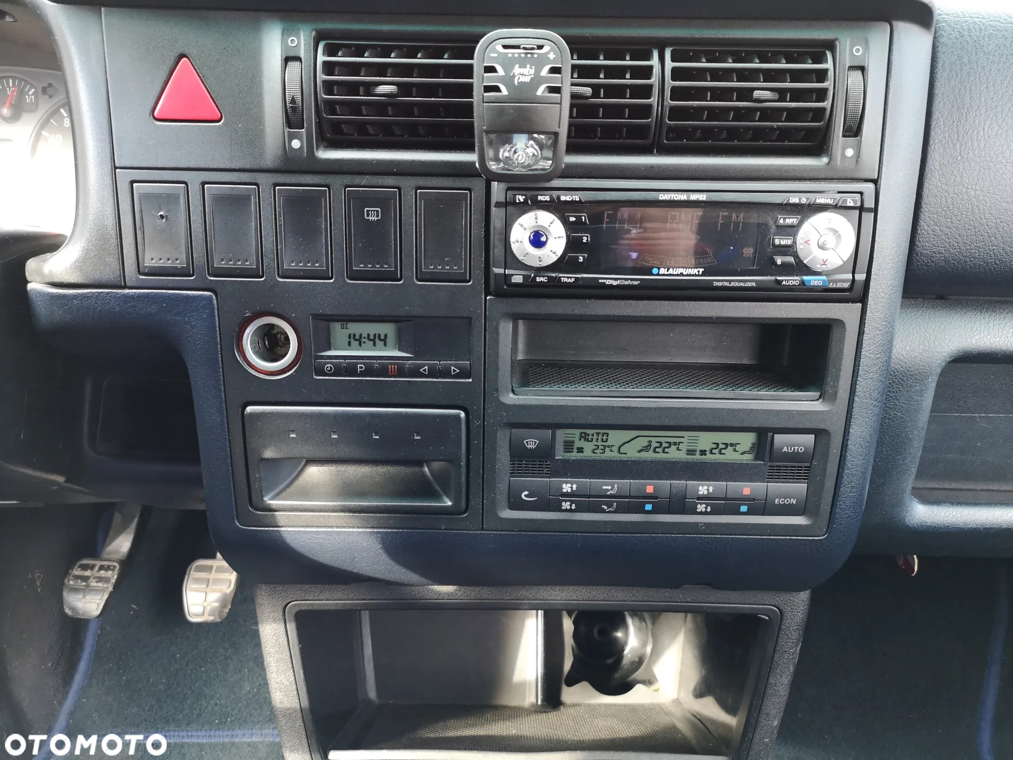 Volkswagen Caravelle - 7