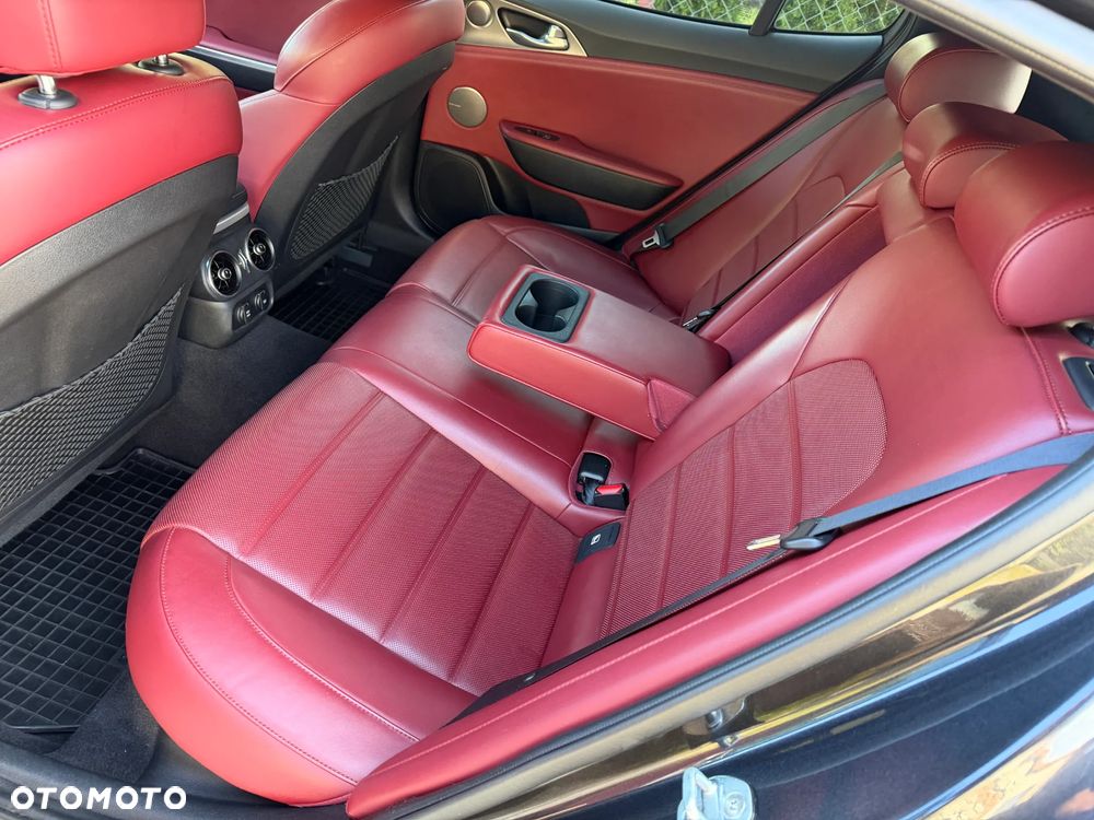 Kia Stinger 3.3 T-GDI V6 GT AWD - 33