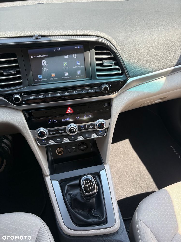 Hyundai Elantra 1.6 Comfort - 15
