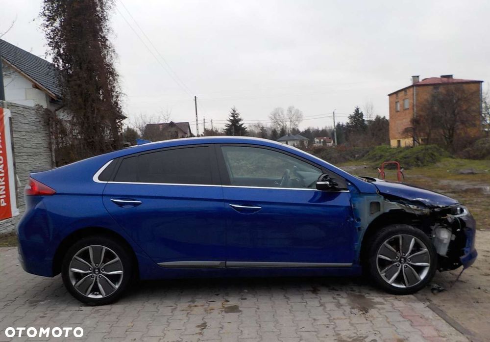 Hyundai IONIQ - 15
