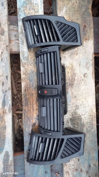 Guri Ventilatie Bmw Seria 1 E87 An 2007 - 1