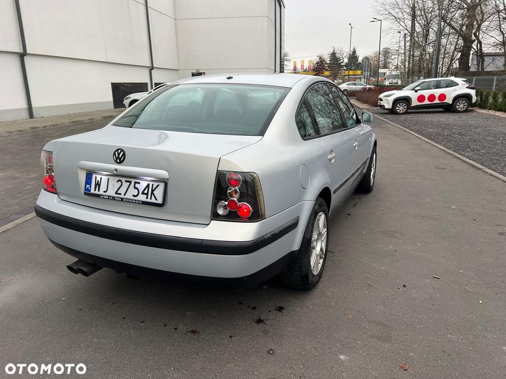 Volkswagen Passat 1.8T Trendline - 12