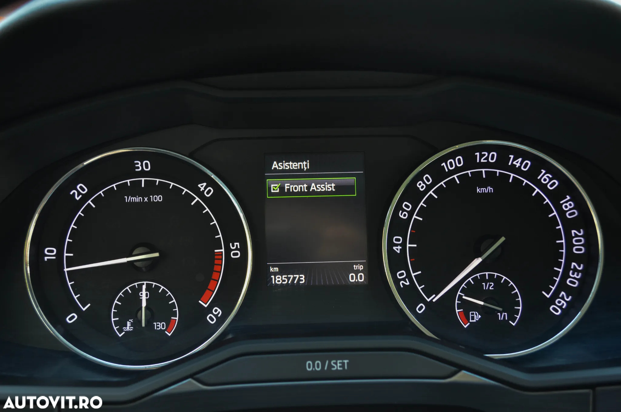 Skoda Superb 2.0 TDI DSG Ambition - 11