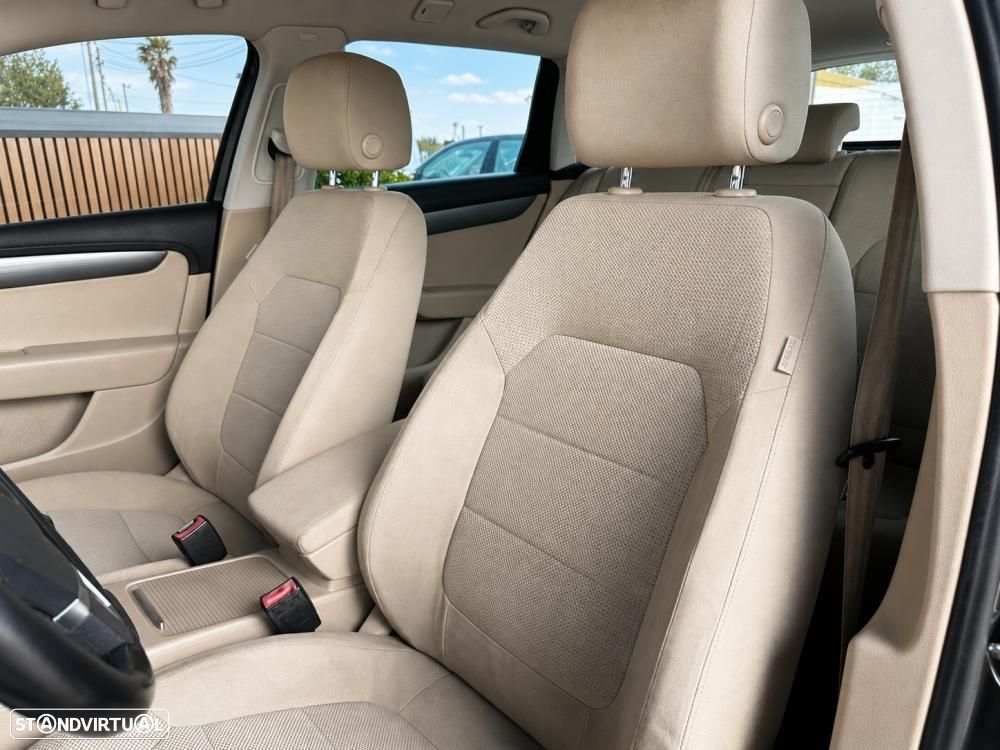 VW Passat Variant 2.0 TDI Confortline - 18
