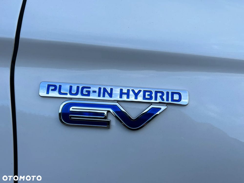 Mitsubishi Outlander 2.0 4WD Plus - 34