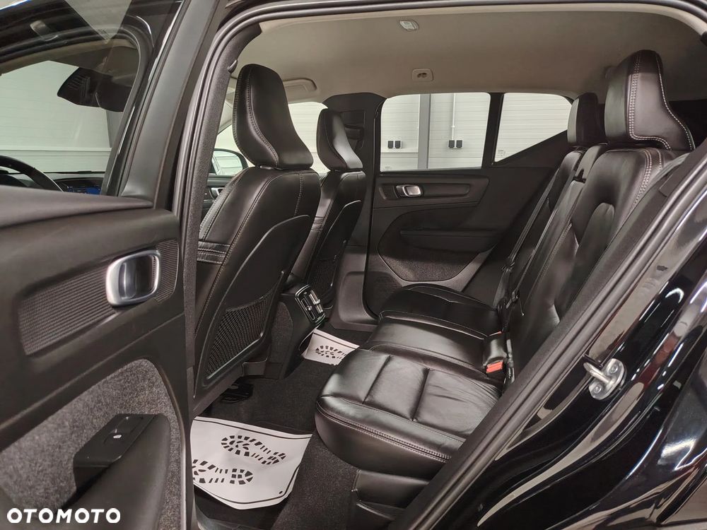 Volvo XC 40 B3 Plus Dark - 23