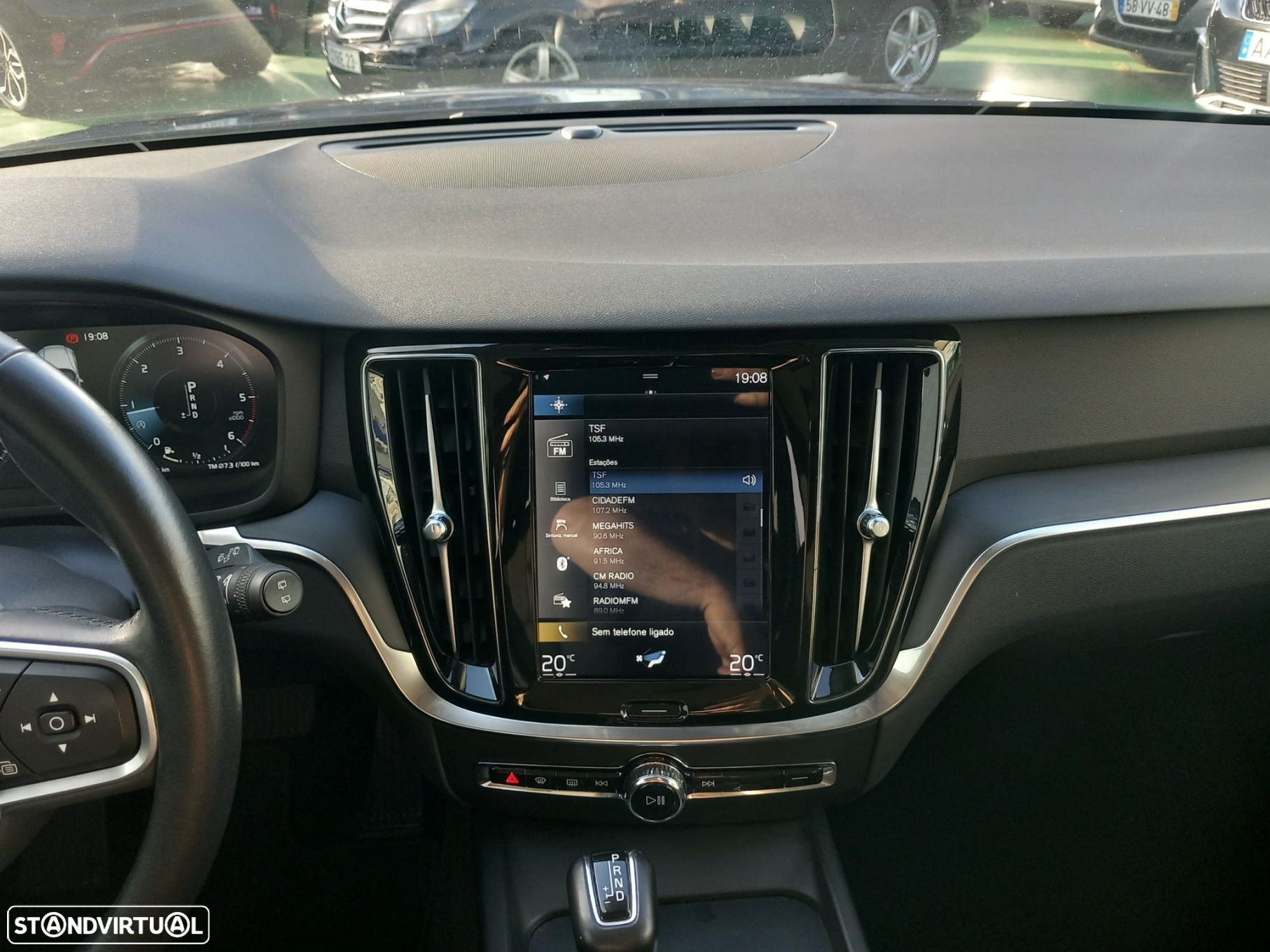 Volvo V60 2.0 D3 Momentum Geartronic - 17