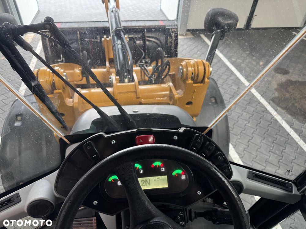 Caterpillar 906M - 9