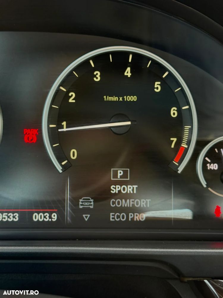 BMW Seria 5 528i xDrive Aut. - 11