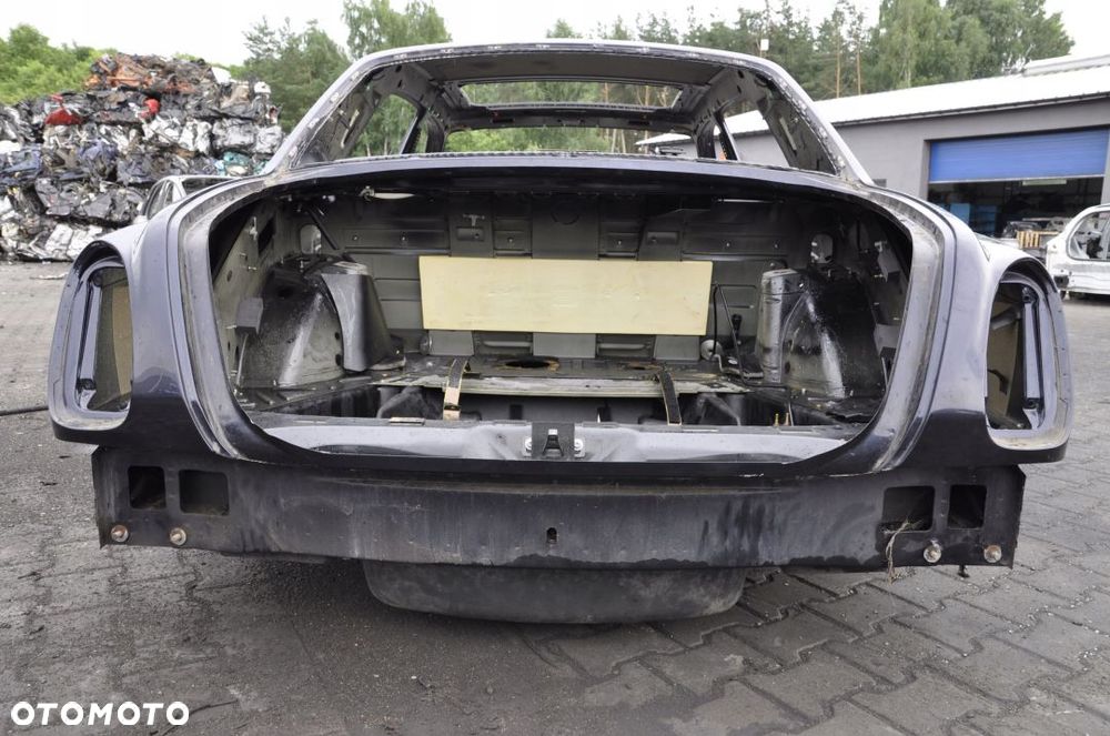 BENTLEY ARNAGE PAS TYLNY WANNA BŁOTNIK CAŁY TYŁ - 4