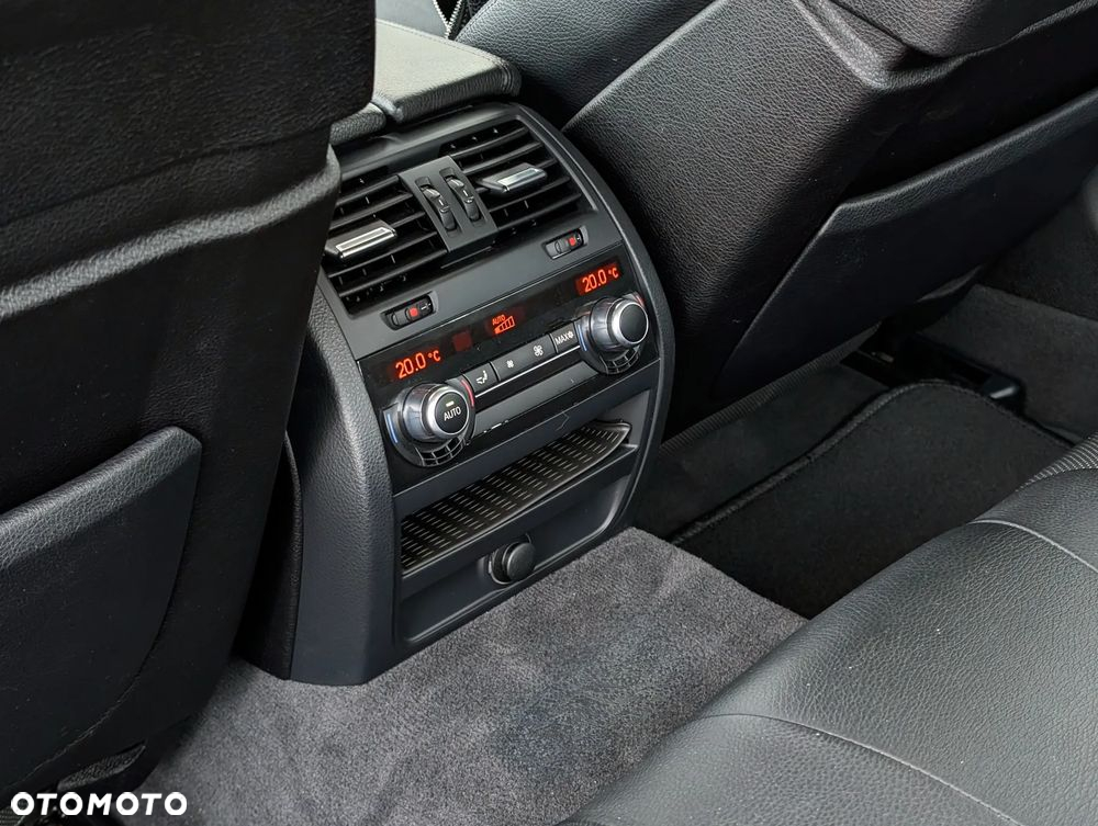 BMW Seria 5 550i - 17
