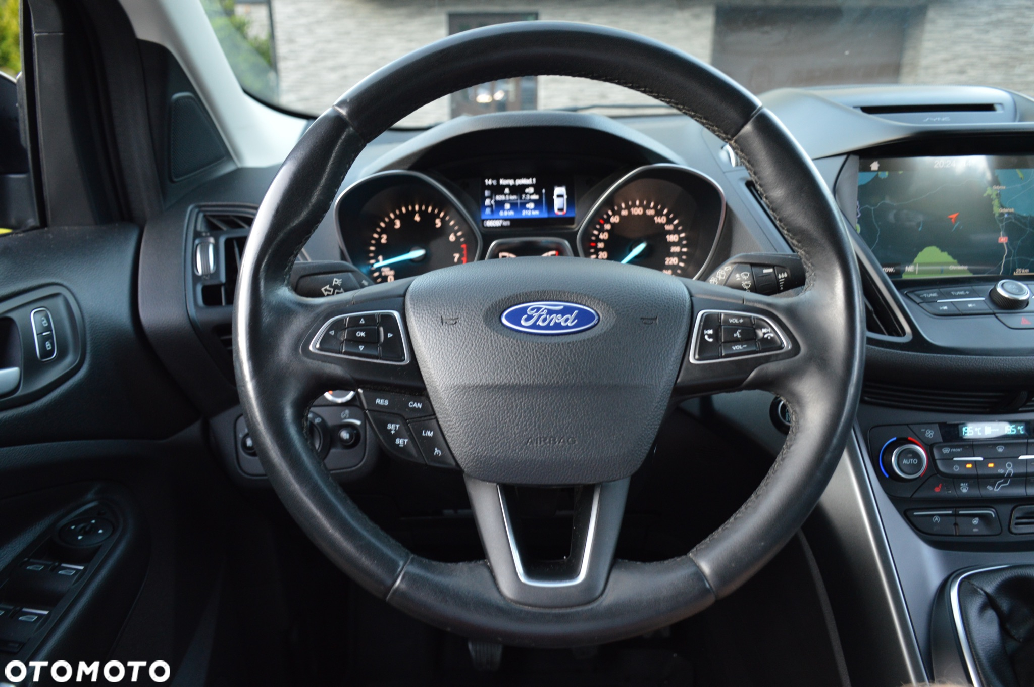 Ford Kuga 1.5 EcoBoost 2x4 Black & Silver - 30