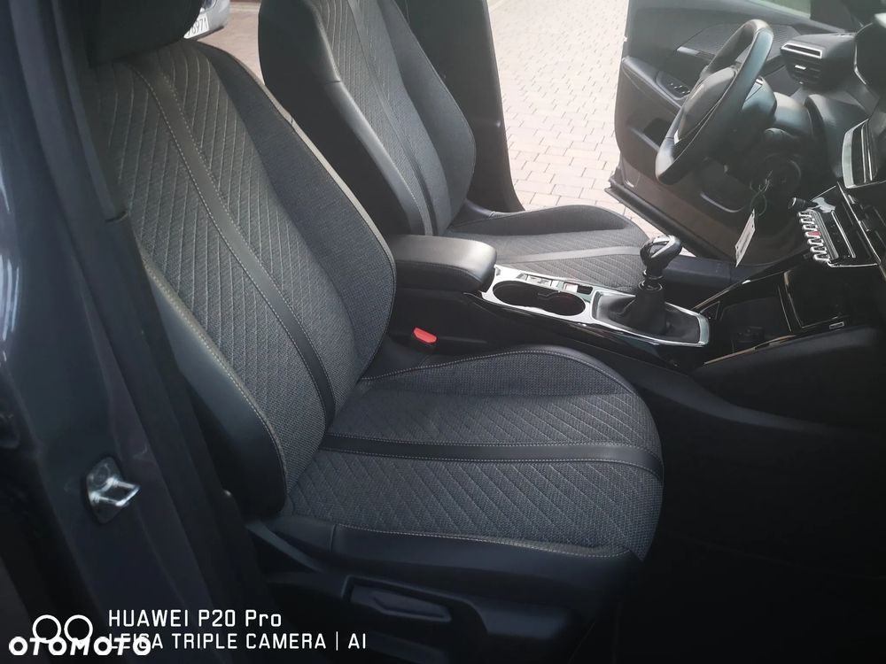 Peugeot 2008 PureTech 100 Allure S&S BVM6 - 11